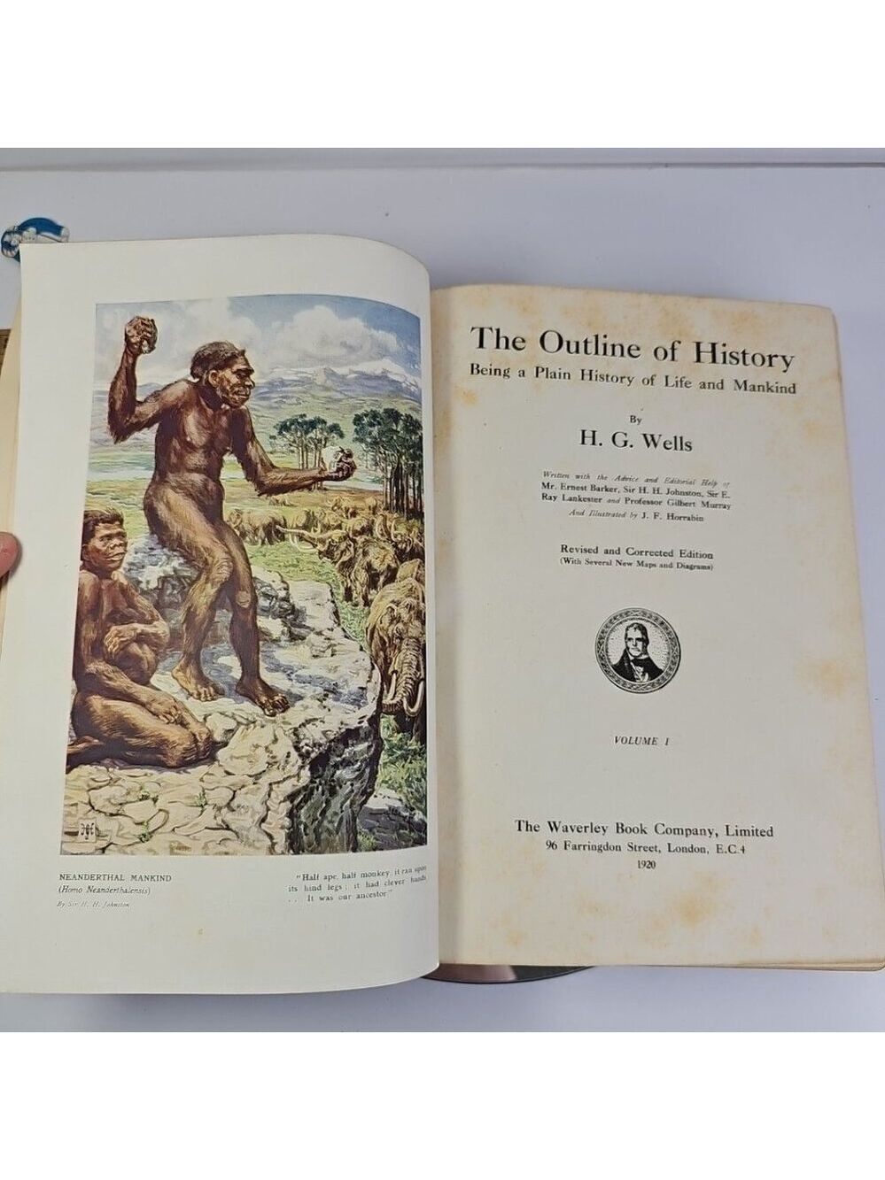 1920 THE OUTLINE OF HISTORY VOL 1  By HG Wells Antique